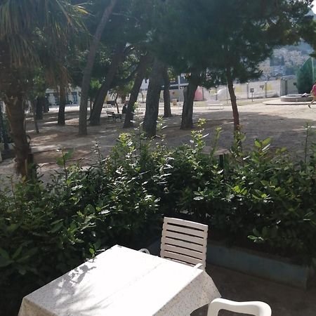 Omis Apartment On The Beach Екстер'єр фото