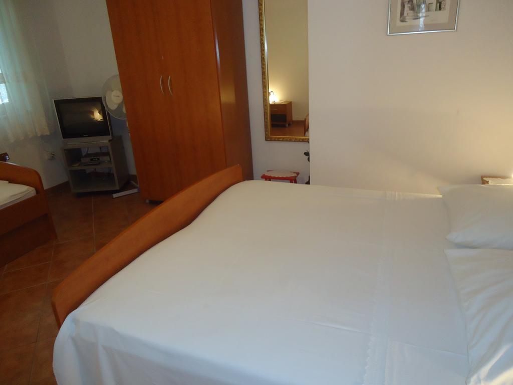 Omis Apartment On The Beach Екстер'єр фото