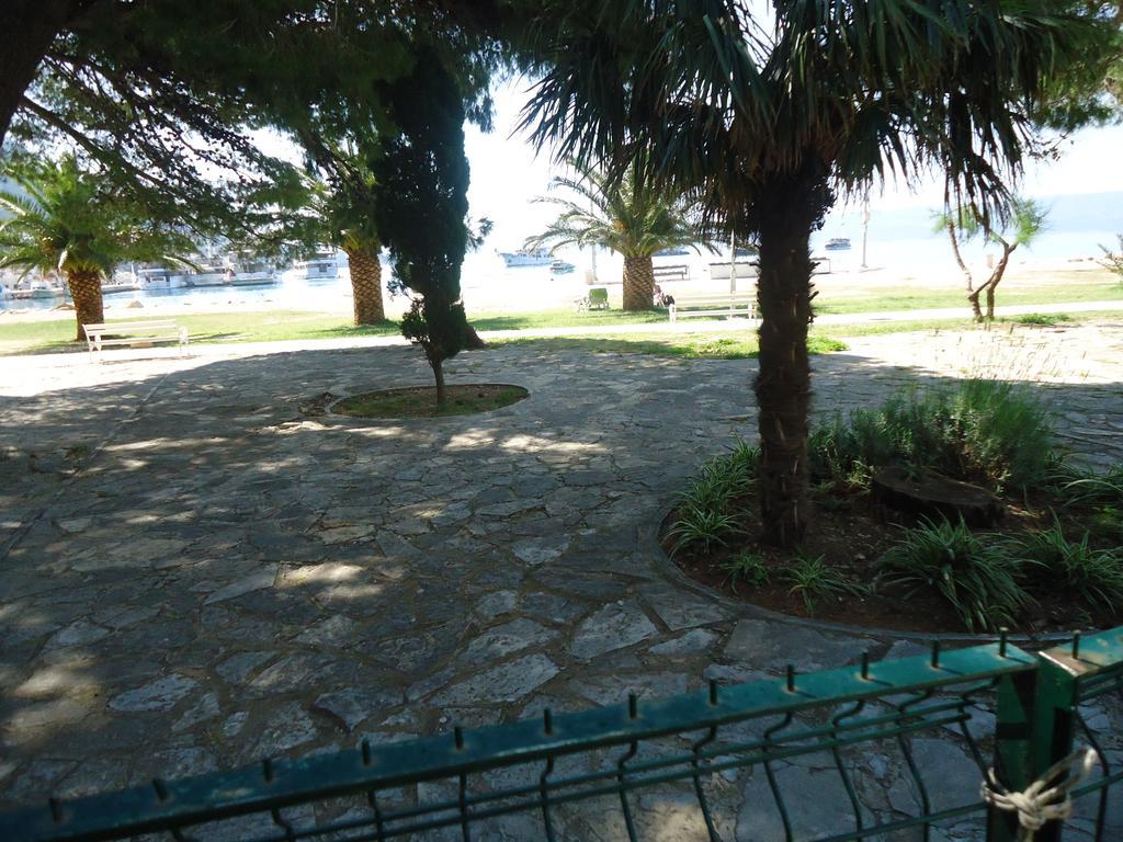 Omis Apartment On The Beach Екстер'єр фото