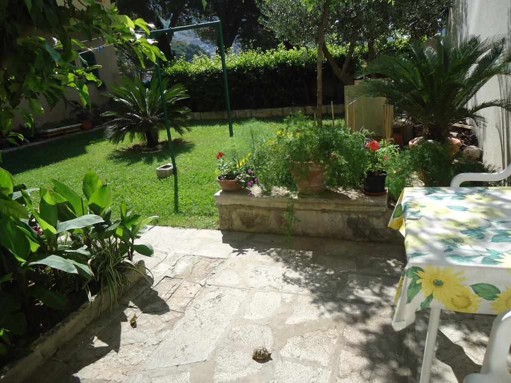 Omis Apartment On The Beach Екстер'єр фото