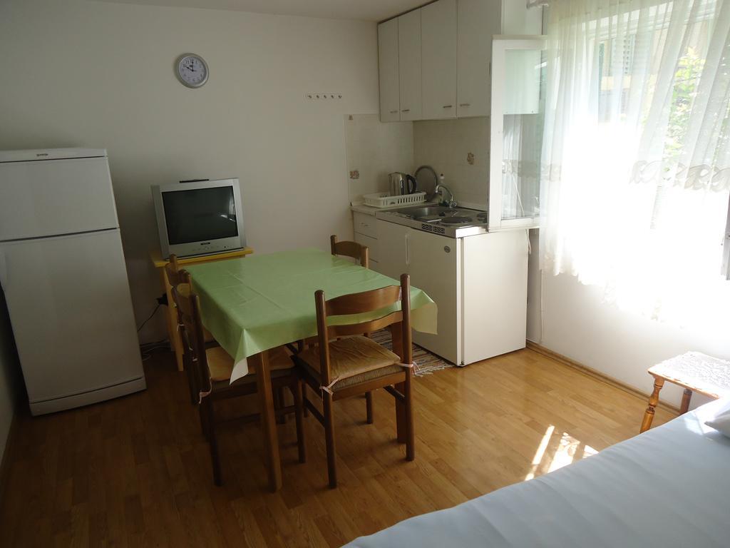Omis Apartment On The Beach Екстер'єр фото