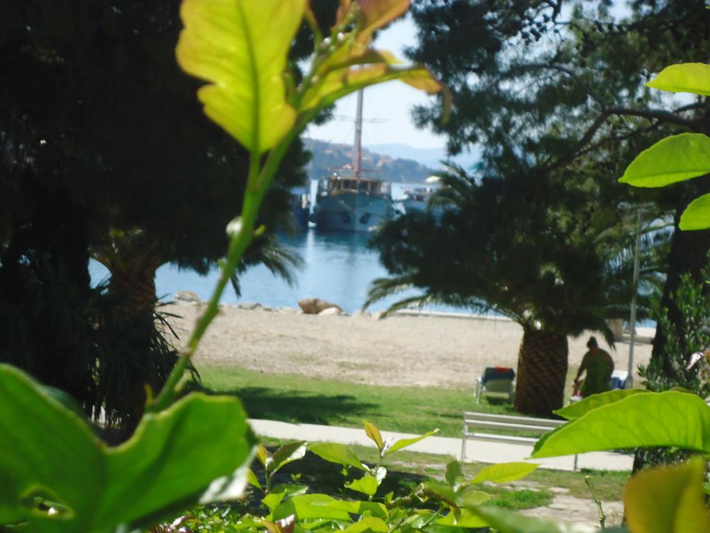 Omis Apartment On The Beach Екстер'єр фото