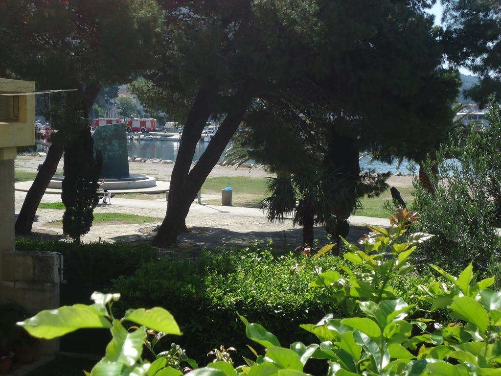 Omis Apartment On The Beach Екстер'єр фото