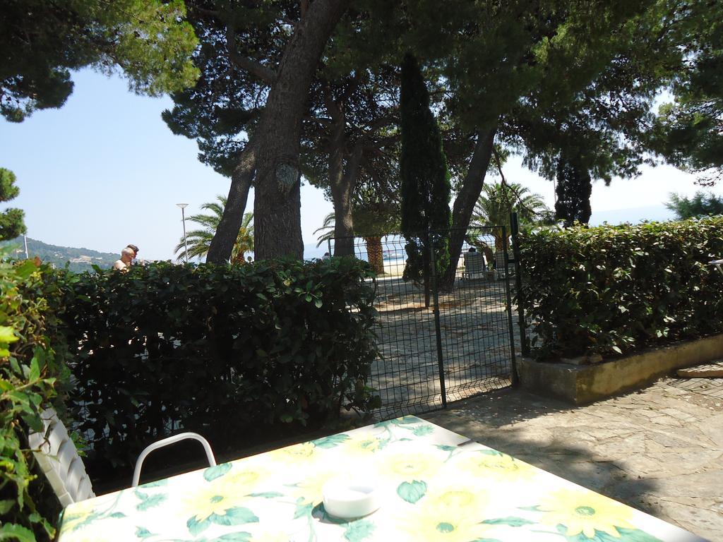 Omis Apartment On The Beach Екстер'єр фото